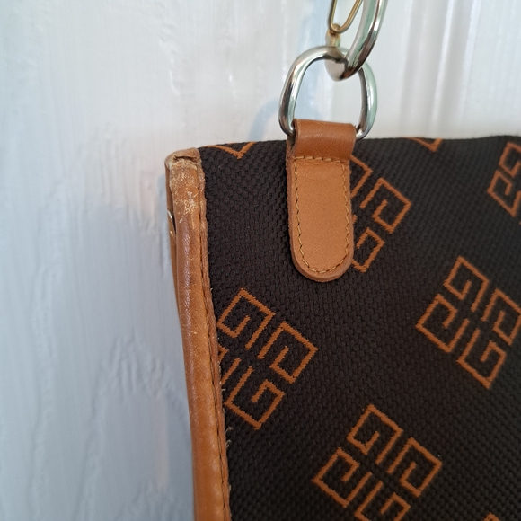 Sac Givenchy Vintage Signature Pattern Shoulder Bag. - Picture 7 of 11